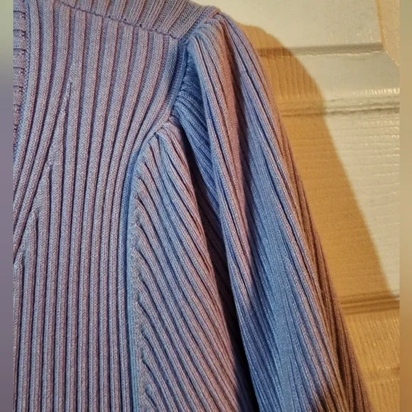 Light purple short sleeve sweater. - Picture 3 of 4